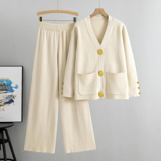 Damen-Zweiteiler aus Pullover mit Knpfen und Hose mit weitem Bein