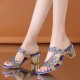 Leichte Damen-Sandaletten mit Strass, Einriemer-Design und Blockabsatz