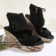 Damen-Sandalen mit offener Zehenpartie und Plateau-Keilabsatz und Quaste